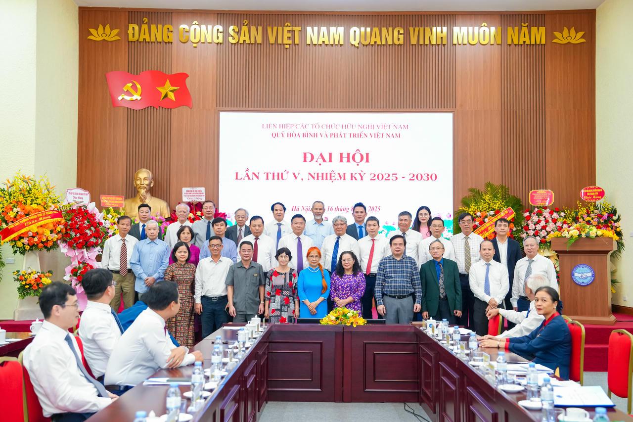 Ban Chấp hành nhiệm kỳ V Hội đồng Hòa bình và Phát triển Việt Nam ra mắt.